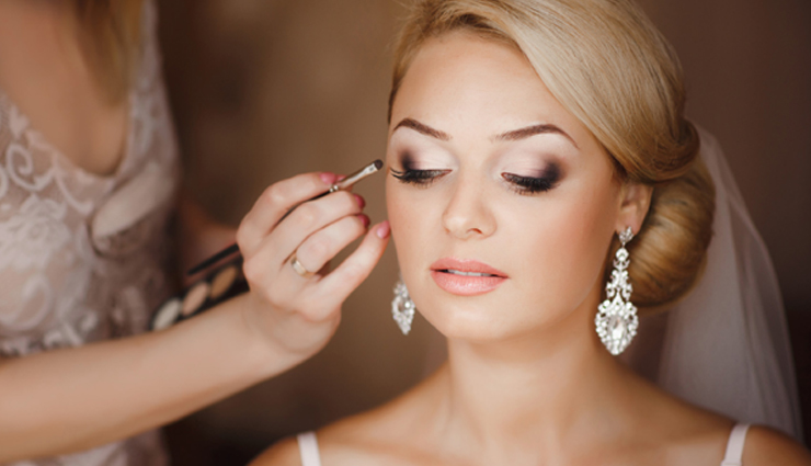 5 Eye Make up Tips For Girls With Contact Lens