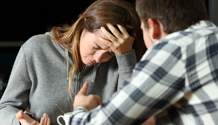 controlling boyfriend signs,signs of a possessive partner,controlling behavior in relationships,warning signs in a relationship,red flags in romantic relationships,signs of an overly controlling partner,controlling boyfriend traits,recognizing controlling behavior,controlling partner warning signs,signs of a manipulative boyfriend