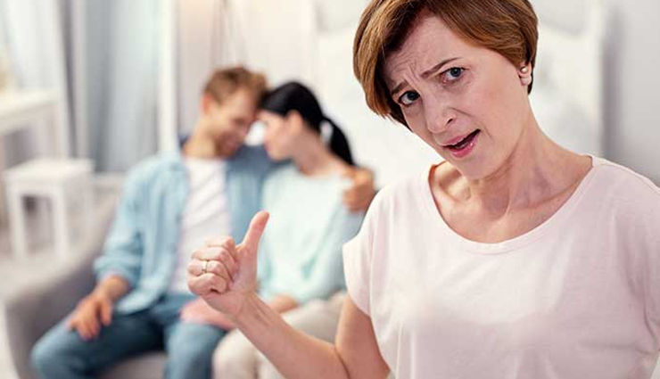 6 Signs You Can Look Out of a Controlling Mother in Law
