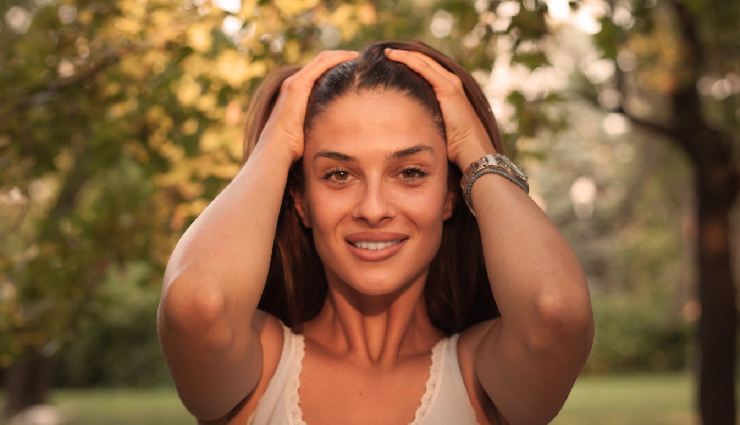 conventional attractiveness,beauty standards,symmetry in attractiveness,psychological intricacies of attractiveness,social media engagement and attractiveness,double-take effect,second glance phenomenon,attractiveness and social behavior,celebrity resemblance and attractiveness,setting up based on attractiveness