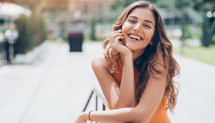 conventional attractiveness,beauty standards,symmetry in attractiveness,psychological intricacies of attractiveness,social media engagement and attractiveness,double-take effect,second glance phenomenon,attractiveness and social behavior,celebrity resemblance and attractiveness,setting up based on attractiveness