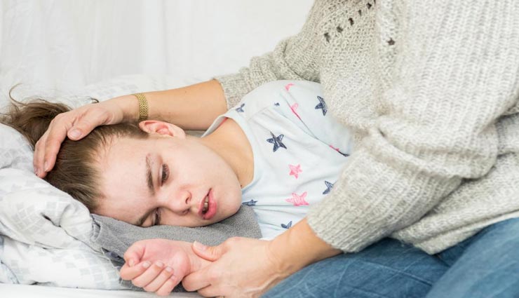 दौरा पड़ने पर इस तरह करें प्राथमिक उपचार, बना रहेगा स्वास्थ्य 