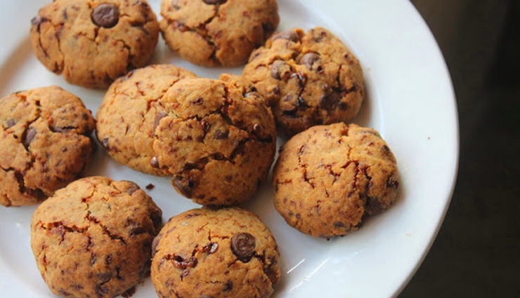 Recipe- Mouthwatering Eggless Chocolate Chip Cookies