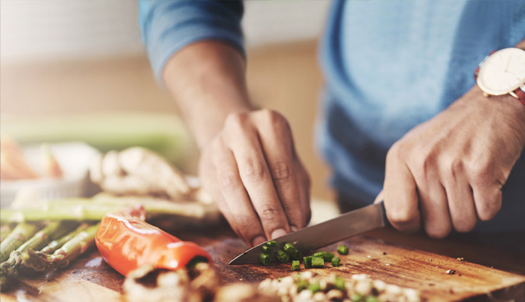 silent ways to say i love you,expressing love without speaking,nonverbal i love you gestures,showing affection without words,actions that convey love silently,subtle ways to say you love someone,communicating love through actions,wordless expressions of affection,silent i love you ideas,nonverbal signs of deep love