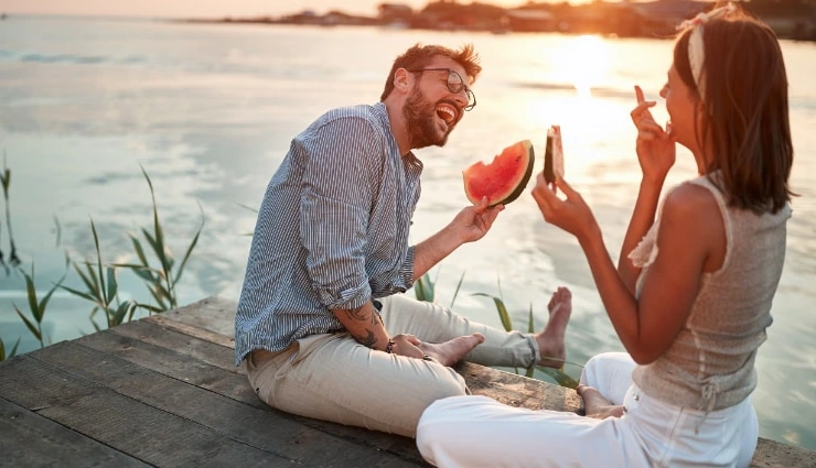 strong independent woman,how to be confident woman,qualities of empowered women,attract men with confidence,magnetic personality tips,self-assured woman traits,confidence in women,empowered feminine energy,personal growth for women,mindset of independent women