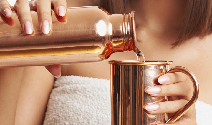 जाड़े के दिनों में पीएं तांबे के बर्तन का पानी, मिलते है ये चमत्कारी फायदे 