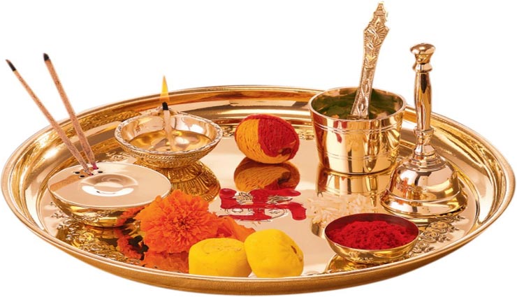 पूजा के दौरान बर्तनों का विशेष महत्व, जानें कौनसी धातु ले इस्तेमाल में