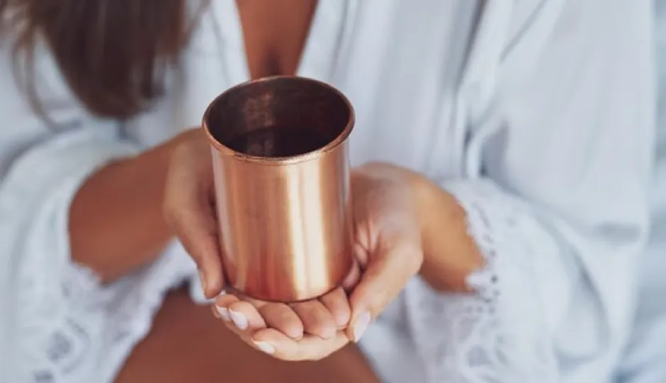 तांबे के बर्तन में रखा पानी क्यों माना जाता है अमृत समान? जानें इसके हैरान कर देने वाले फायदे