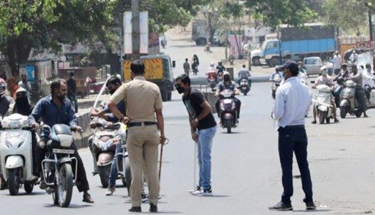 Coronavirus Update- Amid lockdown, two cops in Pune allegedly forced a salon to open so that they could get facials