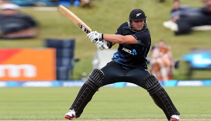 batsman hits maximum sixes in one session,one day international cricket match,ab de villiars,chris gayle,rohit sharma,shane watson,corey anderson