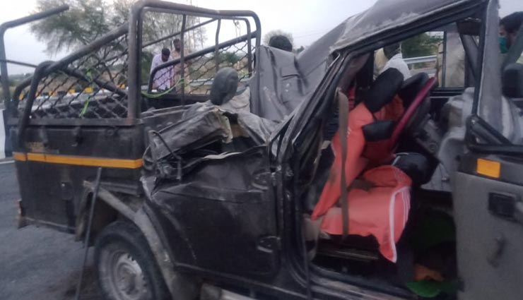 टोंक : डिवाइडर से टकराकर पलटी कार, मौके पर ही हुई एक युवक की मौत