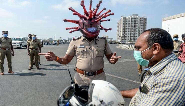 पुलिस ने किया 'कोरोना हेलमेट' का इजाद, लोगों को कर रहे अवेयर 