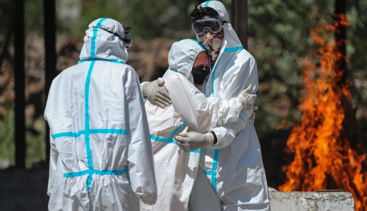 दिल्ली में कोरोना की रफ्तार कुछ हद तक काबू में, लेकिन मौत के आंकड़े अभी भी डरा रहे