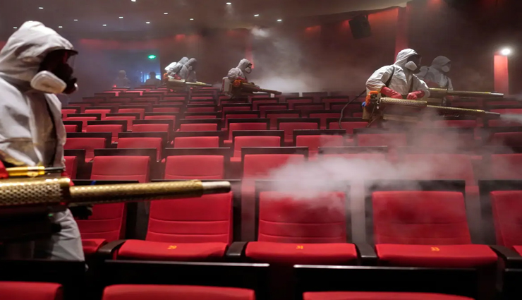 चीन में 5 महीने के बाद फिर खुले थियेटर, दिखाई दी ऐसी तस्वीर weird news,weird incident,theaters open in china,coronavirus
