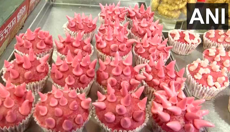 कोलकाता : कोरोना हेलमेट के बाद चर्चा में आई कोरोना मिठाई, तस्वीरें वायरल corona sandesh,coronavirus kolkata,coronavirus sweets,free corona sweets,hindustan sweets,kolkata sweet shop,coronavirus,news