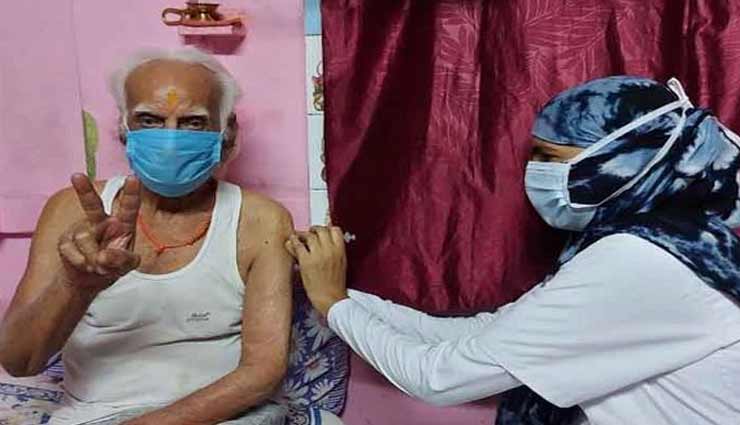 जोधपुर : 'वैक्सीनेशन आपके द्वार' के तहत 101 वर्षीय बुजुर्ग ने अपने ही घर में लगवाई कोरोना वैक्सीन