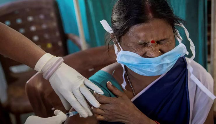 राजधानी दिल्ली में रिकॉर्ड स्तर पर हो रहा कोरोना टीकाकरण, प्रतिदिन लग रही 1.50 लाख लोगों को वैक्सीन