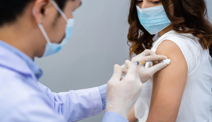 कोरोना वैक्सीन ने बदली लड़की की किस्मत, जानें किस तरह एक झटके में ही बन गई करोड़पति 