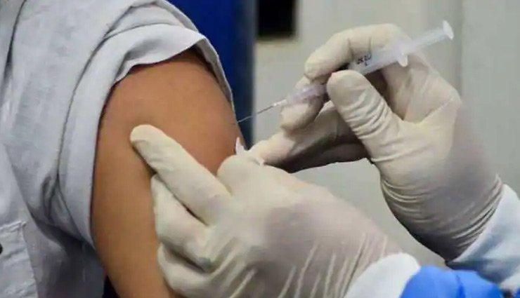 यूपी: 17 मई से 23 जिलों में 18-44 वर्ष के लोगों को लगेगी कोरोना वैक्सीन; रायबरेली और प्रयागराज में गंगा किनारे मिलीं सैकड़ों लाशें