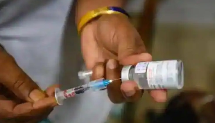 वैक्सीन लगवाने के बाद भी देश में 2.5 लाख से ज़्यादा लोगों को हुआ कोरोना: सरकारी डाटा