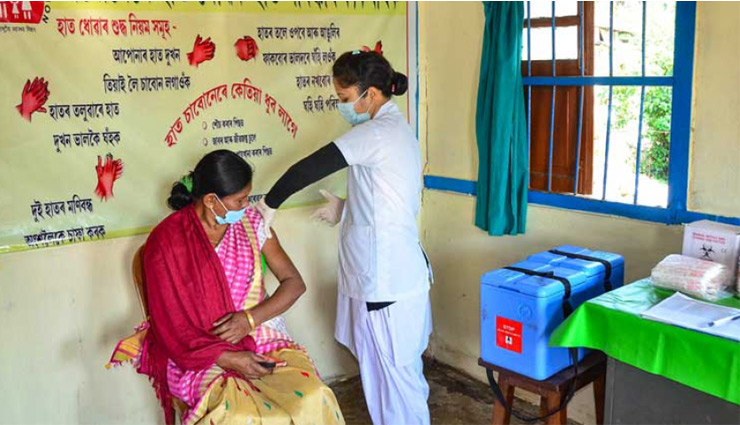 देश में 37 लाख से ज्यादा स्वास्थ्यकर्मियों को लगाई गई कोरोना वैक्सीन; पिछले 24 घंटे में मिले 13 हजार मरीज