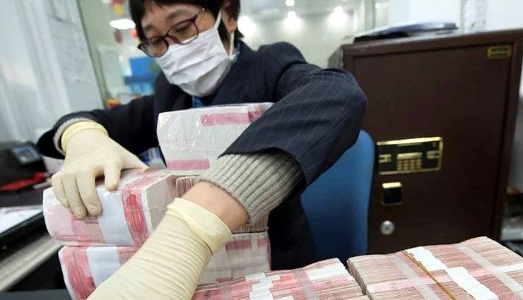 coronavirus,china,coronavirus infected currency,weird news