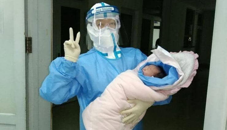 चीन : कोरोना पीड़ित मां ने दिया स्वस्थ्य बच्चे को जन्म