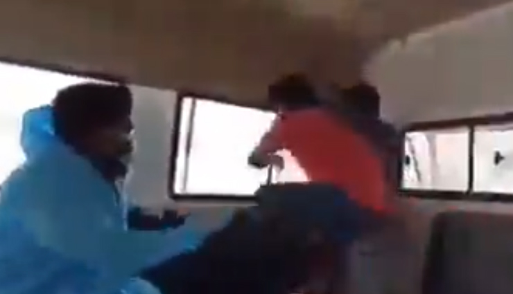 coronavirus,coronavirus lockdown,boys roaming on bike unnecessarily,police,ambulance,news,coronavirus news,lockdown news,india news,news,news in hindi
