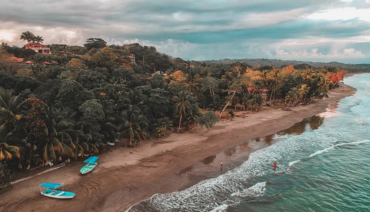 countries do not have any army of their own,holidays,travel