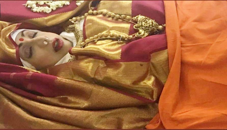 जानिए, मरने के बाद नाक और कान में क्यों डाली जाती है रुई