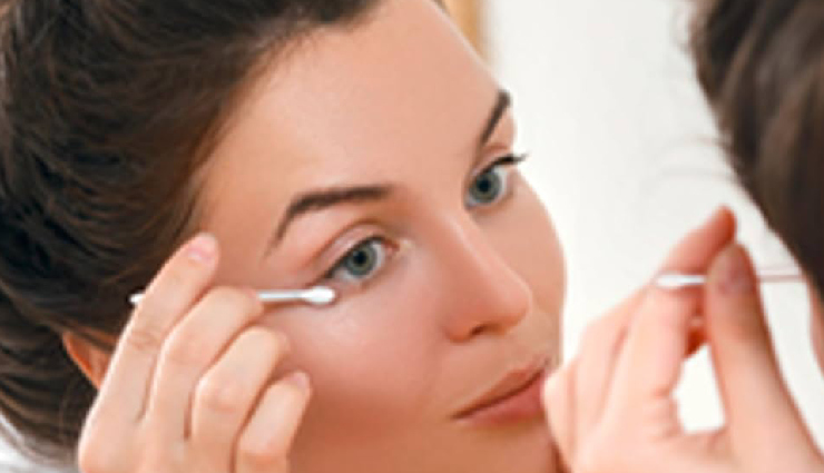 cotton swab beauty hacks,cotton swab makeup tricks,q-tip beauty tips,cotton swab skincare,cotton swab eyebrow massager,cotton swab spoolie brush,cotton swab highlighting brush,cotton swab concealer brush,cotton swab nail art tool,cotton swab eye makeup remover,cotton swab lip liner,cotton swab excess makeup remover,beauty hacks with q-tips,diy beauty tips cotton swab,versatile cotton swab beauty uses