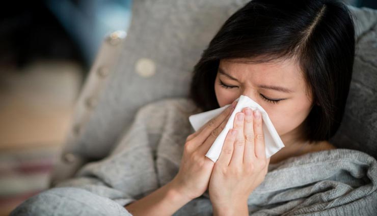 मॉनसून में पनपती हैं जिद्दी खांसी-कफ की परेशानी, आजमाए ये देसी नुस्खे