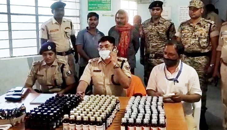 बिहार / गाड़ी में मिली प्रतिबंधित कफ सिरप की 5000 बोतलें, 2 गिरफ्तार