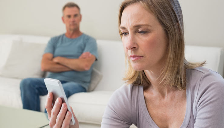 अगर आपके पति करते हैं हर बात पर शक, इस तरह करें स्थिति को हैंडल