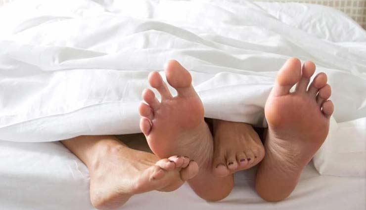 सेक्स करते समय टूटा बेड, जमीन पर गिरने से महिला को लगी गंभीर चोट