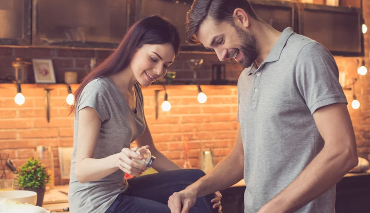 benefits of cooking together,couples cooking benefits,relationship bonding through cooking,cooking as a couple,how cooking strengthens relationships,fun activities for couples,romantic cooking ideas,teamwork in relationships,quality time with partner,strengthen bond through cooking