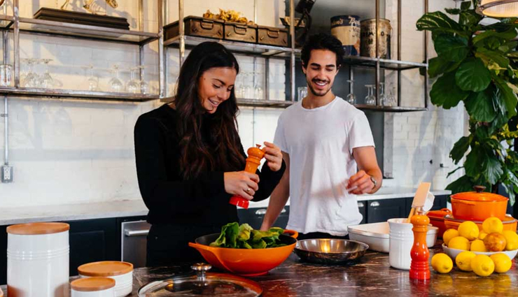 10 Benefits of Couples Cooking Together