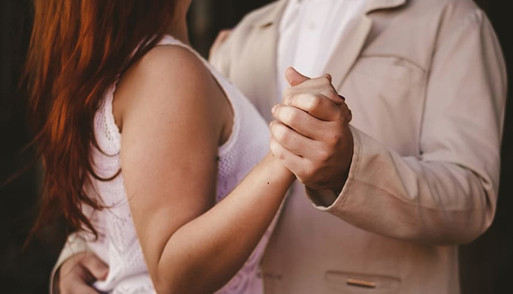 ways to be romantic with your partner,romantic gestures,keeping romance alive,romantic relationship tips,expressing love,husband romance ideas,romantic date ideas,romantic phrases,maintaining intimacy,romantic tips for couples