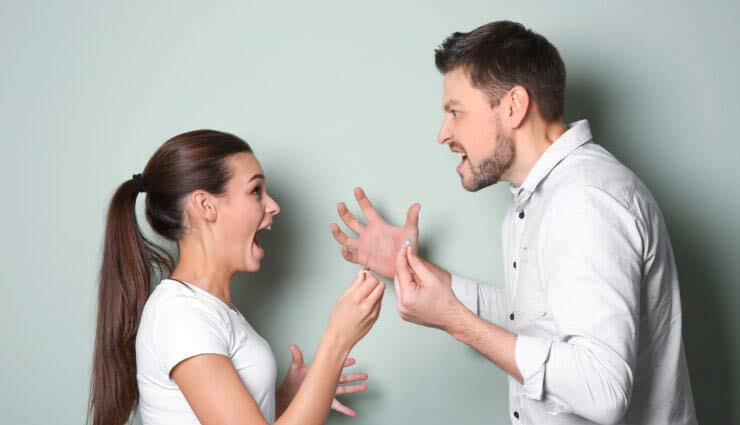 अपने पार्टनर से कही ये 5 बातें तोड़ सकती हैं आपका रिश्ता, जानें और बरतें सावधानी 