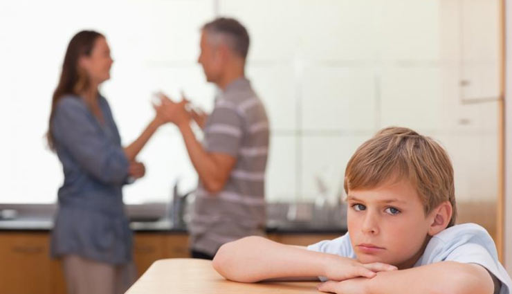 fights between husband and wife,children gets affected with fights,relationship tips,tips to manage fights,do not fight in front of child
