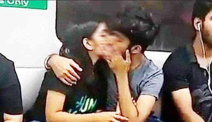 delhi metro,couple,kiss video,once again,viral video,lip lock kiss,kiss video viral,social media,weird news in hindi