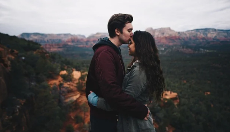If Your Partner is Fond of Doing These 6 Gestures, Then You Can Bet That They’re Really in Love With You