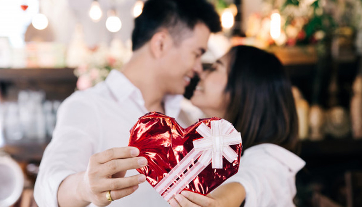 signs your man loves you,relationship tips,couple tips