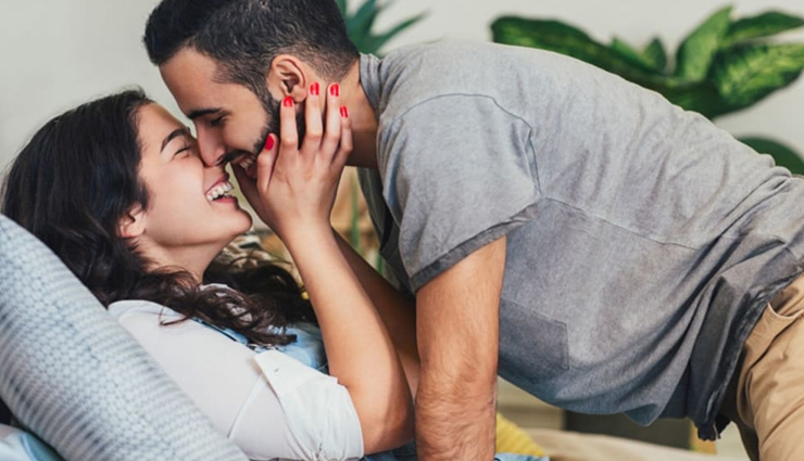 gestures person is in love,love tips,couple tips,relationship tips,love gestures