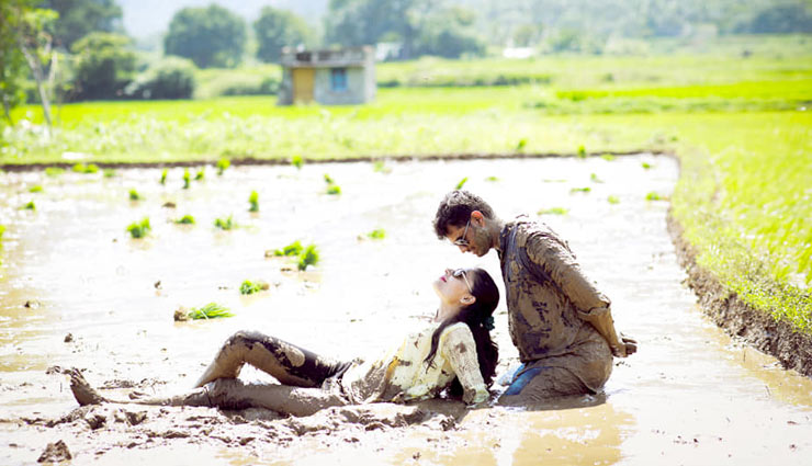 weird news in hindi,weird photoshoot,kerala,couple,couple mud photoshoot