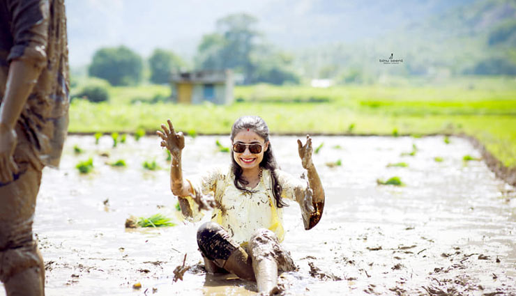 weird news in hindi,weird photoshoot,kerala,couple,couple mud photoshoot
