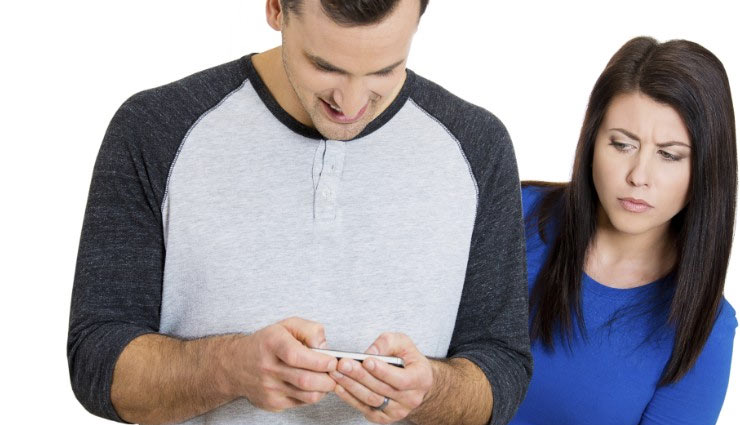 इन कारणों से आती हैं रिश्तों में इनसिक्योरिटी, जानें कैसे करें इन्हें दूर 