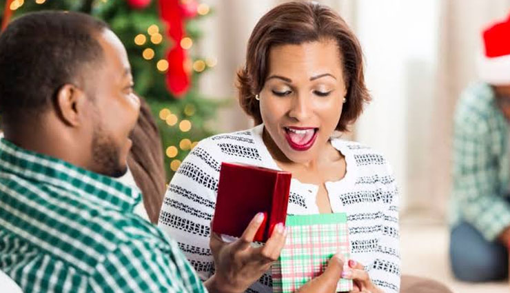 couples gift ideas,new couple gifts,couple tips,dating tips,relationship tips