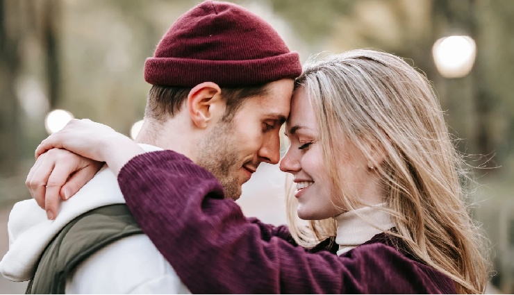 12 Things What it is Like To be in Love With Someone