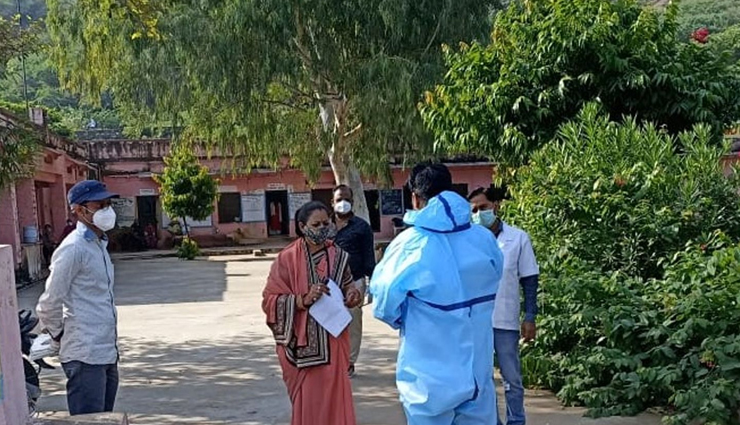 बूंदी : मेडिकल टीम के साथ पीपीई किट पहन RAS परीक्षा देने पहुंचा कोरोना संक्रमित अभ्यर्थी, अलग रूम में की व्यवस्था 